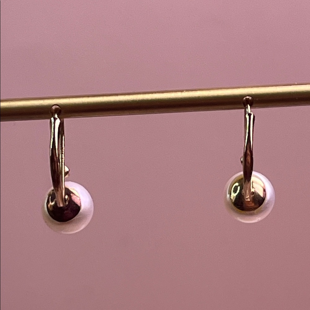 Classic 14 kt Gold Pearl & Diamond Earrings - Picture 5 of 12